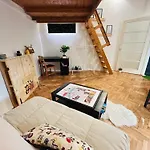 Διαμέρισμα Chic In Center *